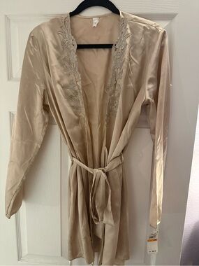 Flora Nikrooz almond brown beige satin robe size S/M